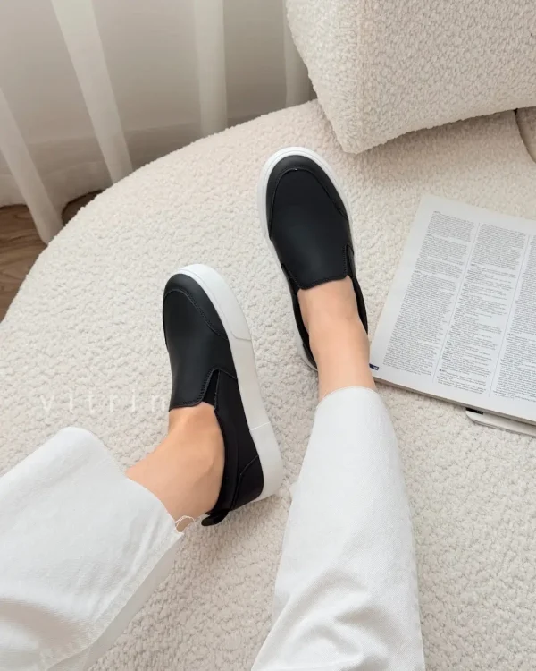 کفش راحتی زنانه با زیره ضخیم، سبک و مناسب استفاده روزانه