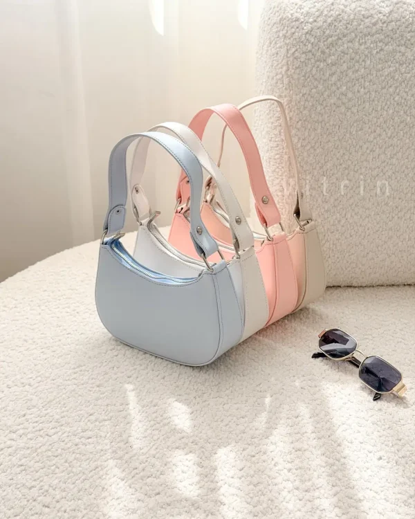کیف زنانه دوشی مشکی با طراحی مینیمال